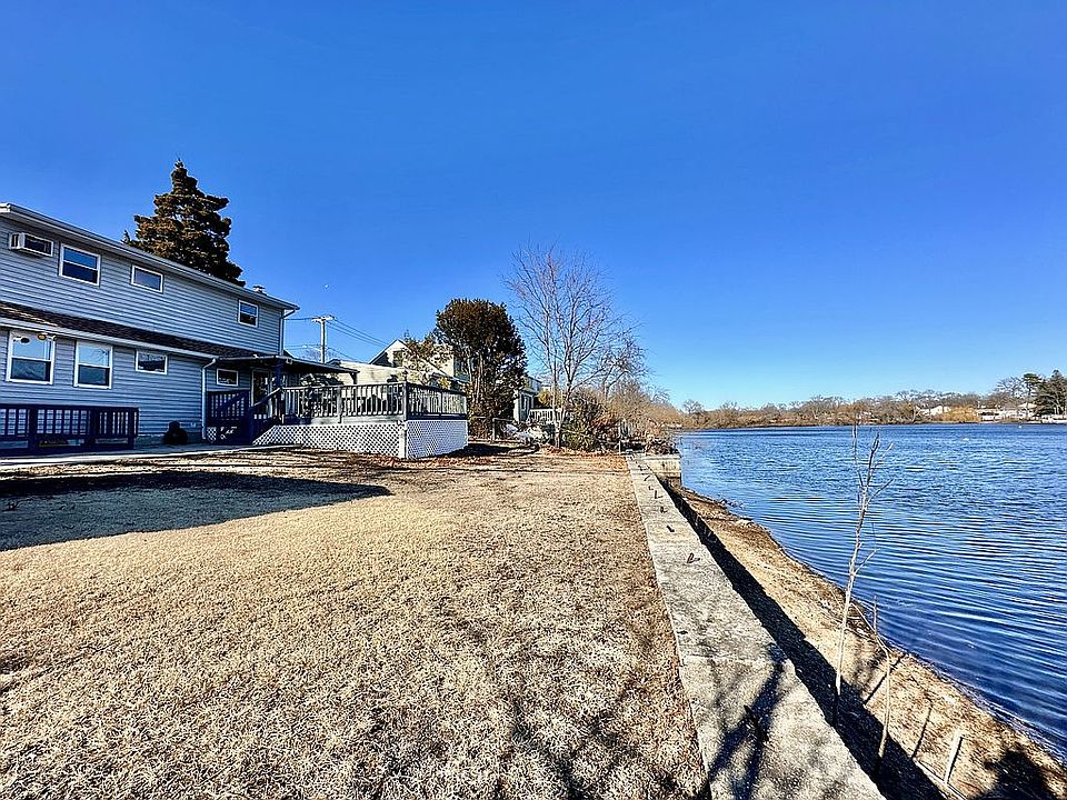 1st image of 7 Deer Lake Dr