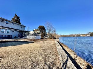 7 Deer Lake Dr, North Babylon, NY 11703