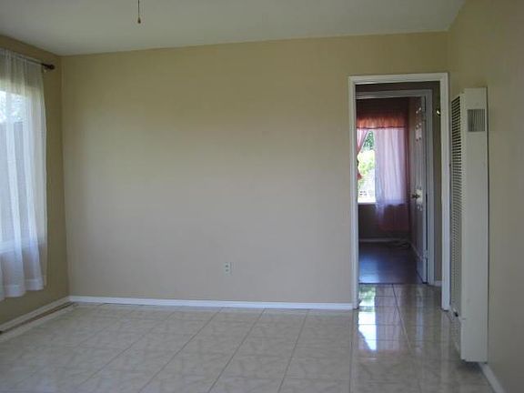 4th image of 3433 Sparling St
