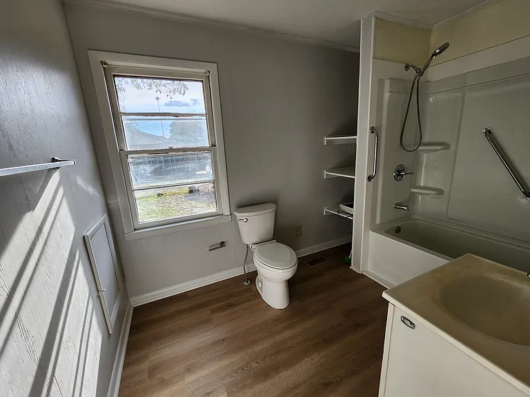 230 Vineland Dr — Photo 15