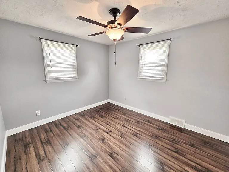 125 Grant Dr — Photo 16