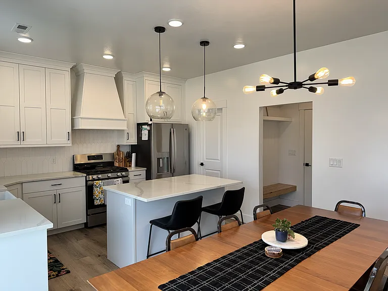 355 W 3085 S — Photo 12