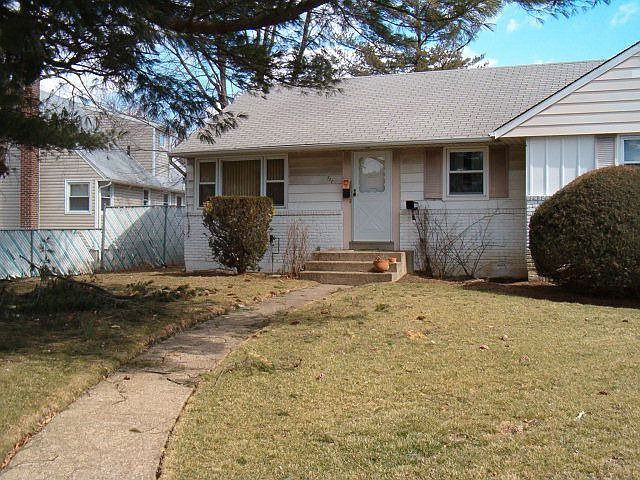 Ranch in North Wantagh