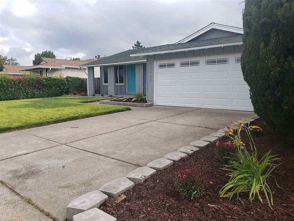 1st image of 32451 Lois Way