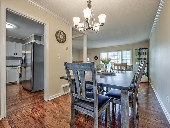 5th image of 9109 Western Hills Dr