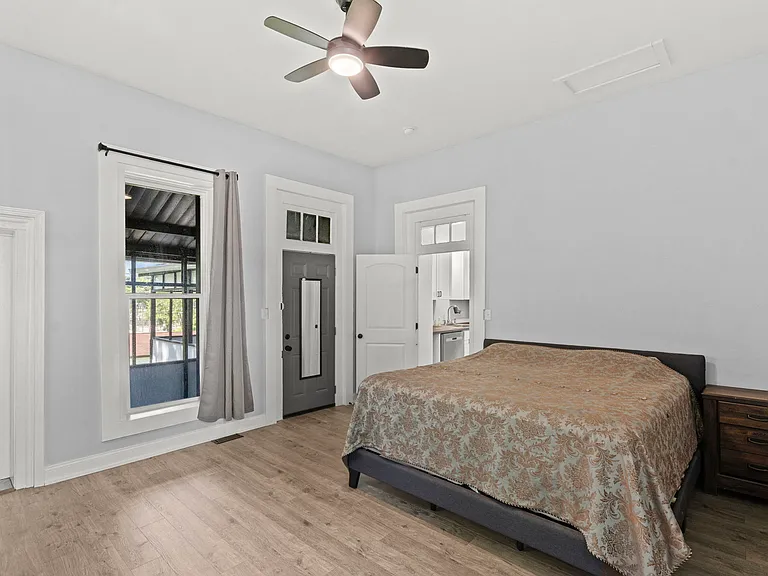 222 W Market St — Photo 14