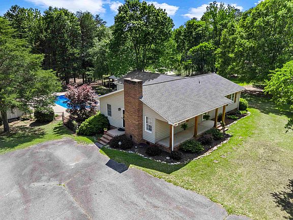 3rd image of 129 Foster Rd