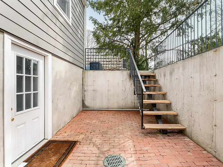 8 Flocee Ln — Photo 35