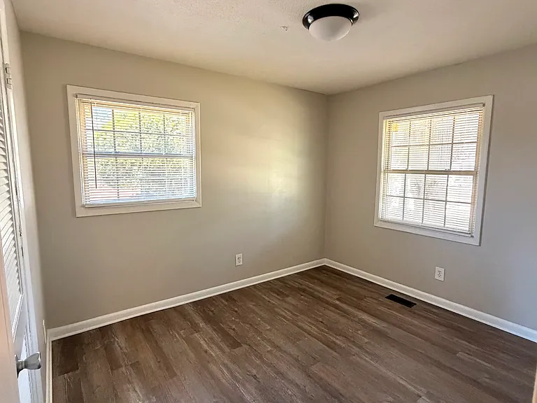 330 Allen Dr — Photo 7