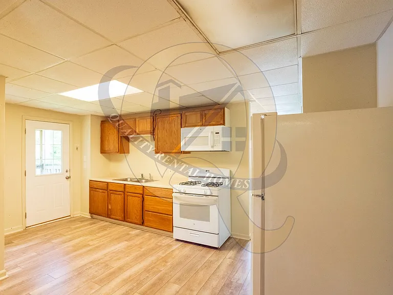 2145 E McLean Ave — Photo 9