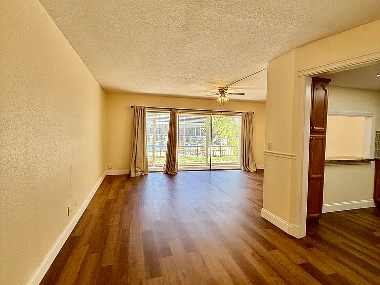 342 Southwind Dr #122 — Photo 2