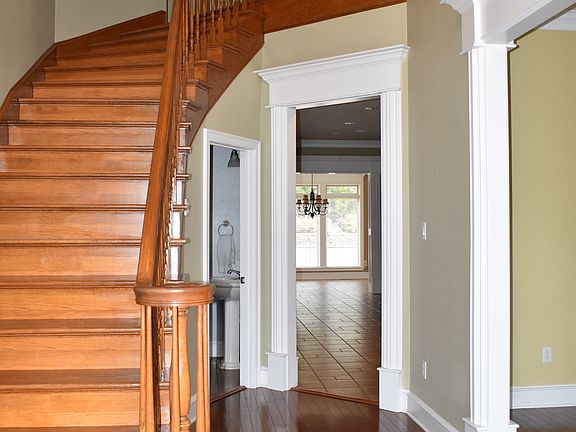3rd image of 4630 Bay Hill Dr