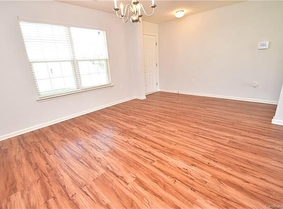 4th image of 961 Etta Pl