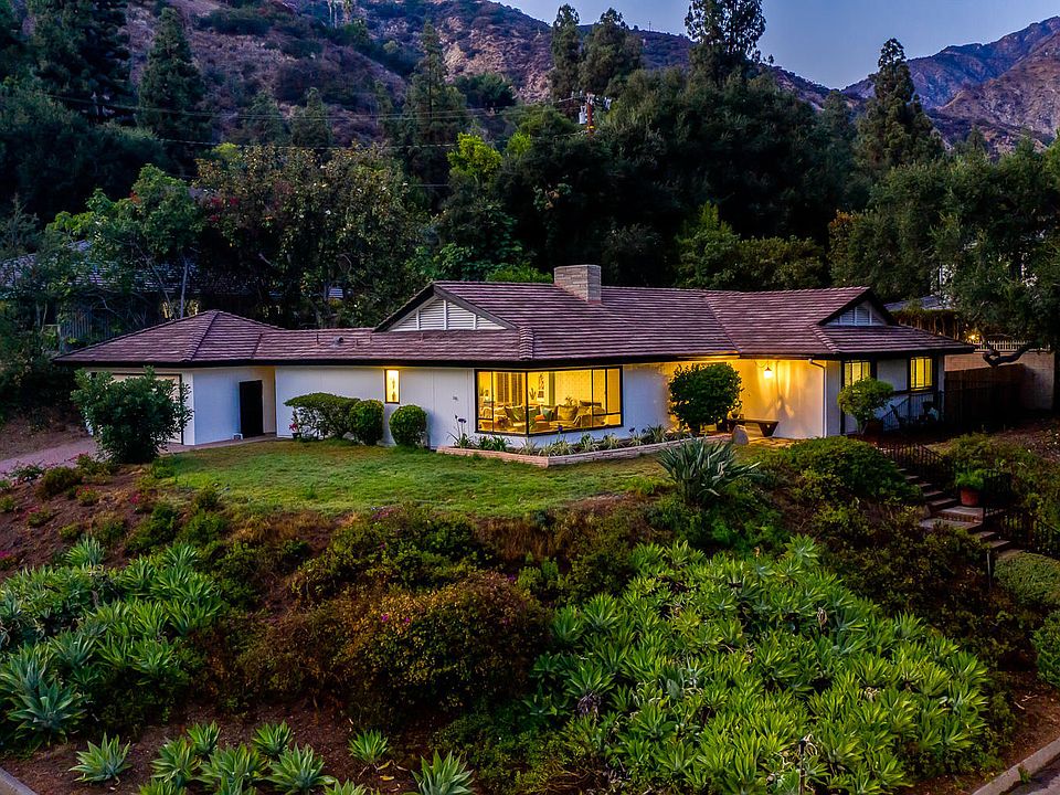 1st image of 2117 Highland Oaks Dr