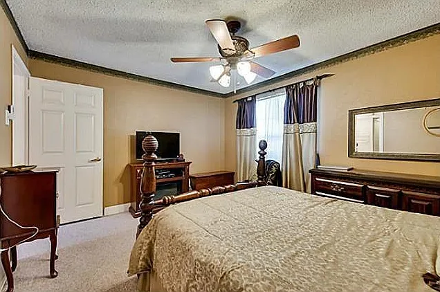 826 Creekside Dr — Photo 10