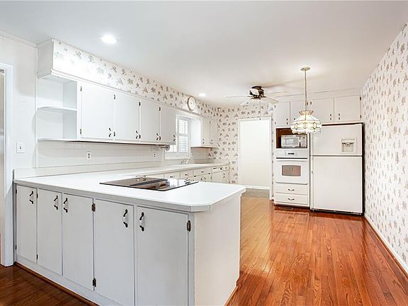 3rd image of 3254 Rehoboth Dr