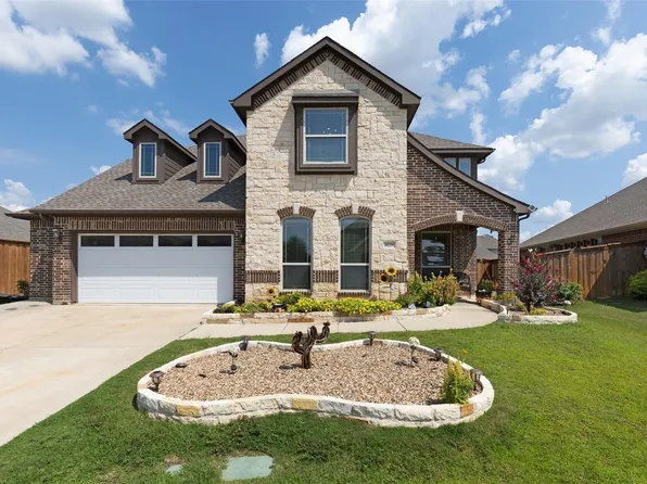8229 Spitfire Trl, Aubrey, TX 76227