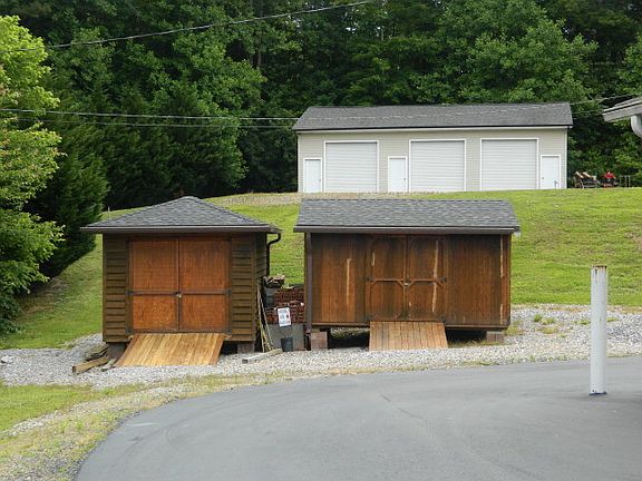 4th image of 192 Boone Trl
