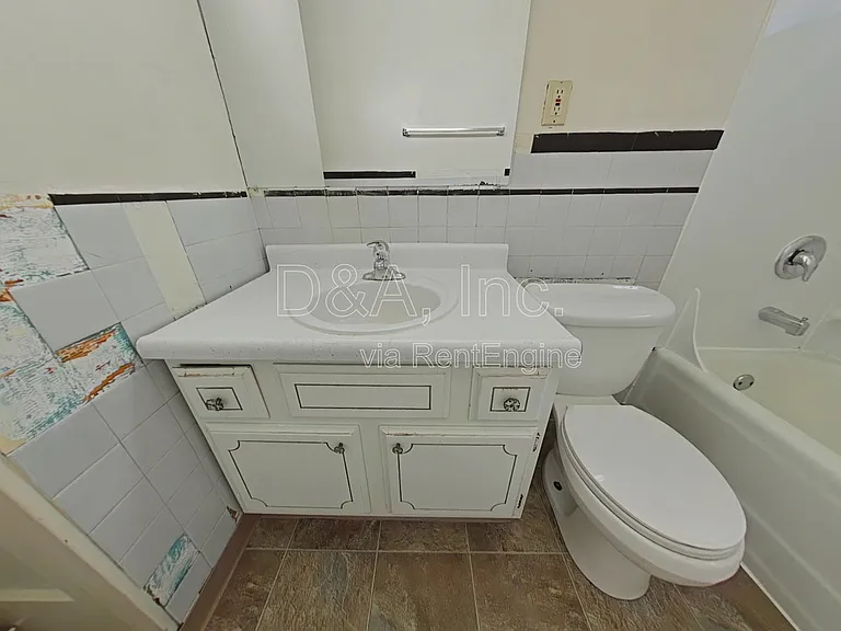 337 NW 23rd St — Photo 11