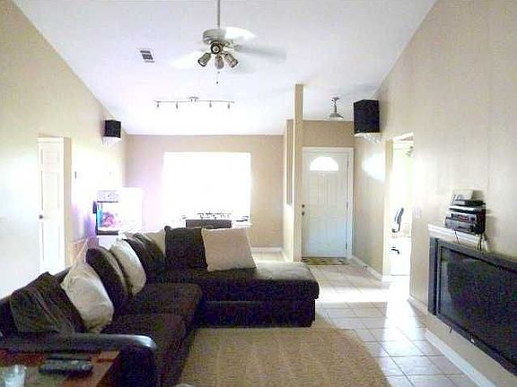 3rd image of 2748 Long Branch Dr