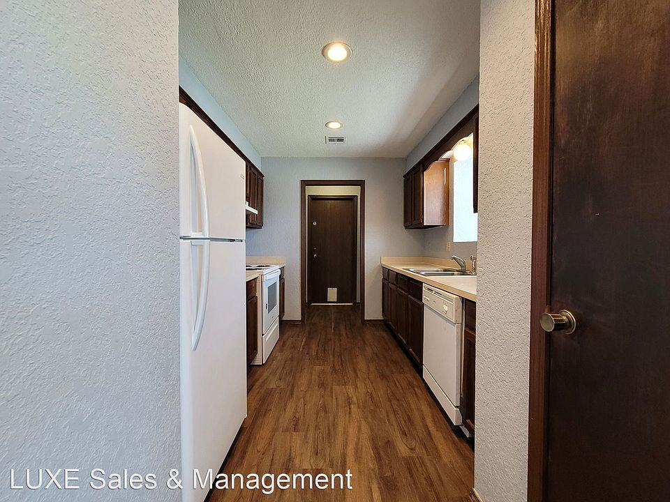 1st image of 1407 W Pennington Ave