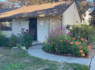 1100 N Meridian St APT 36, Newberg, OR 97132