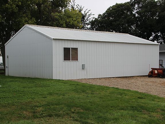 Detached Garage