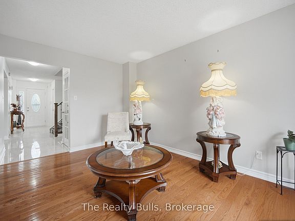 5th image of 38 Thorntree Cres