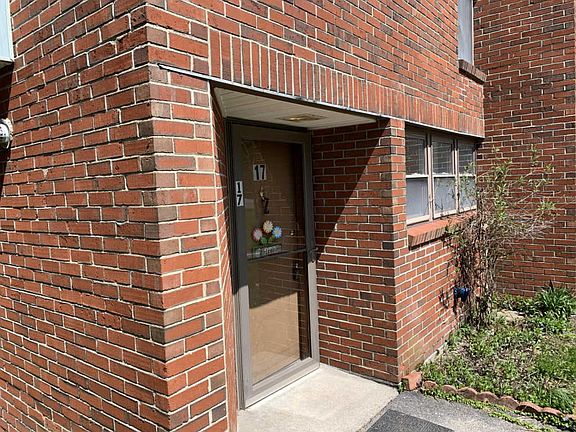 2nd image of 20 Juniper Ln Unit 17