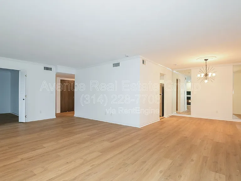 590 Sarah Ln #301 — Photo 4