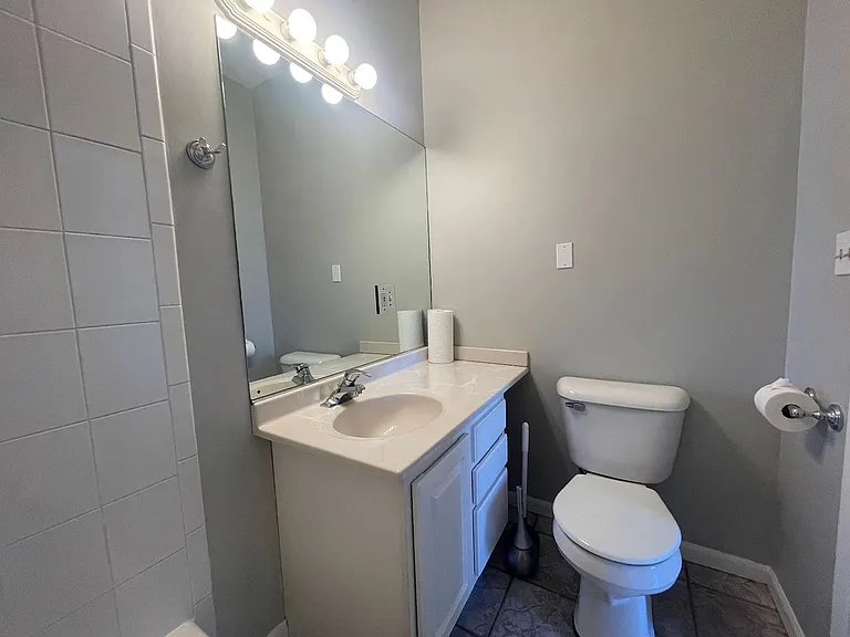 1132-1136 W Grand Ave #506-508 — Photo 7