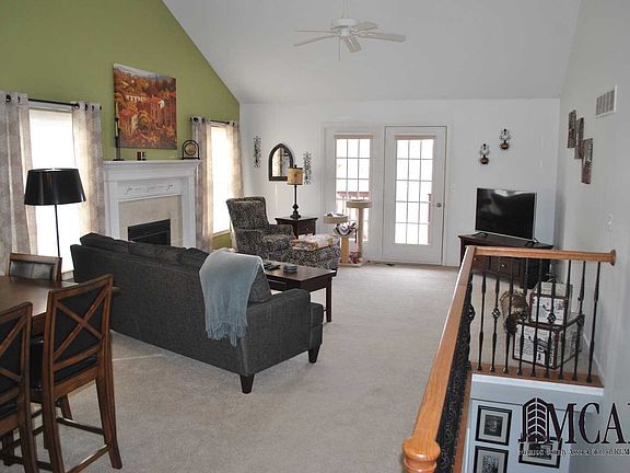 3rd image of 526 Brooks Hollow Ct