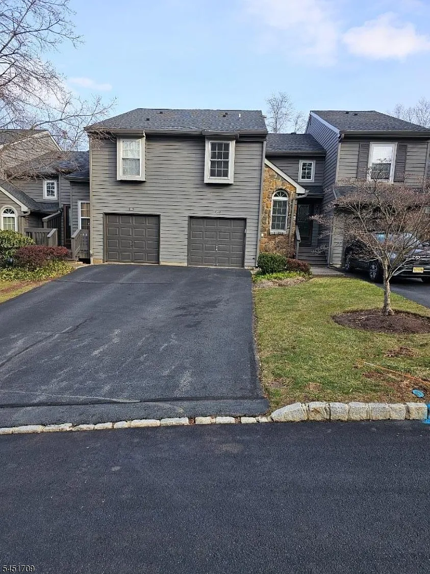 3 bed, 2.5 bath, 1563 sqft, $3,400 — Photo 2