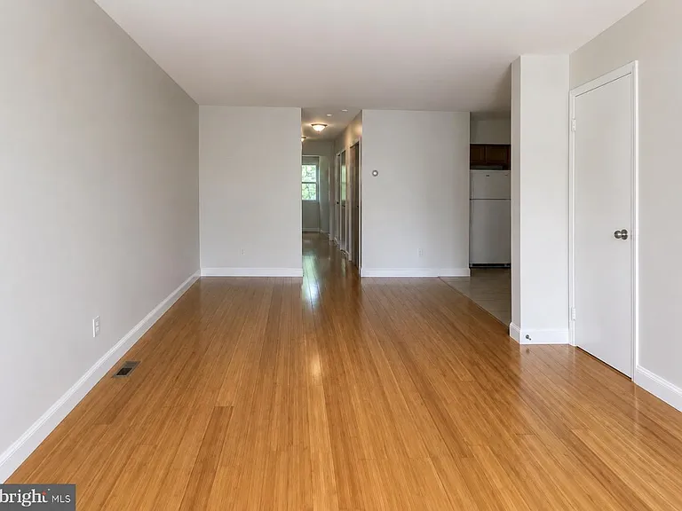 8828 Cottage St — Photo 2