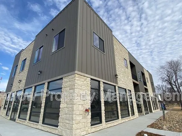 102 Locust St Unit 1, Hickman, NE 68372