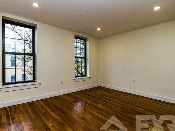 4th image of 48 Wilson Ave #3R