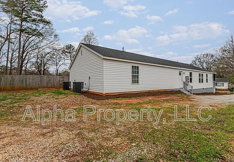 305 Buncombe St #A — Photo 16