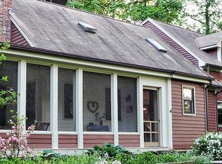 1325 Bay Rd, Amherst, MA 01002