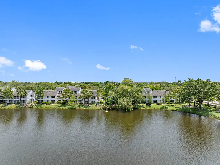 Lakepointe at Jacaranda — Photo 64