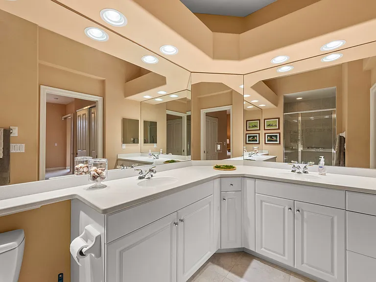 8641 Piazza Del Lago Cir #201 — Photo 14