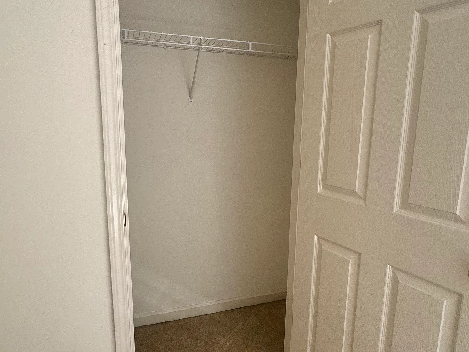 5 bed, 3599 sqft, $700 — Photo 2