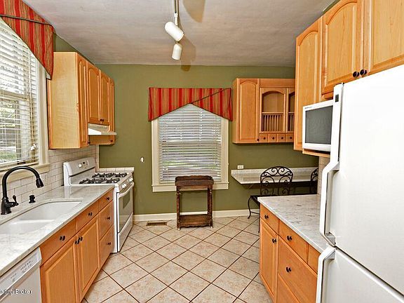5th image of 2028 Village Dr