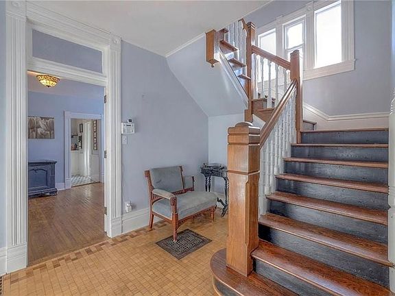 2nd image of 307 S Pearl St W