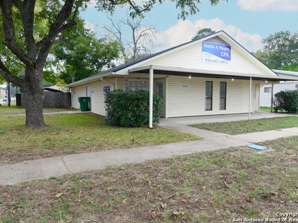 205 N Main St, Grapeland, TX 75844