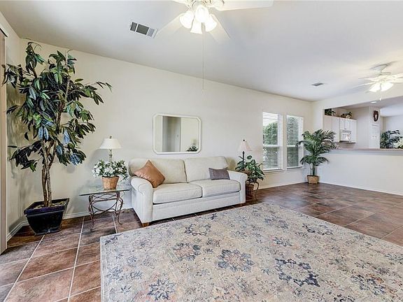 5th image of 312 Portsmouth Dr