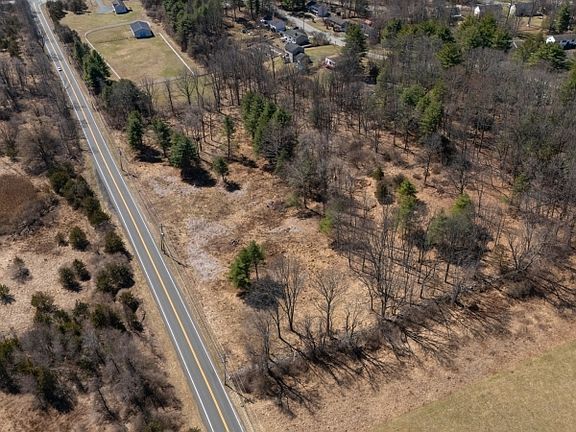 3rd image of 335 Clove Rd