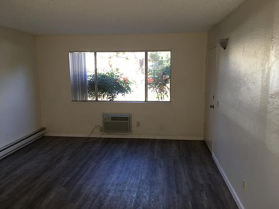 3rd image of 12419 Julian Ave APT 2