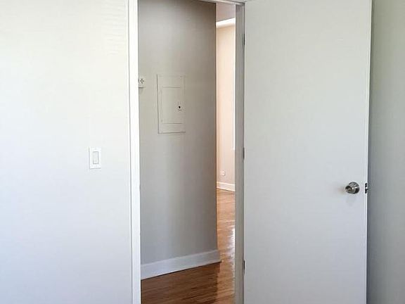5th image of 4404 N Whipple St #2
