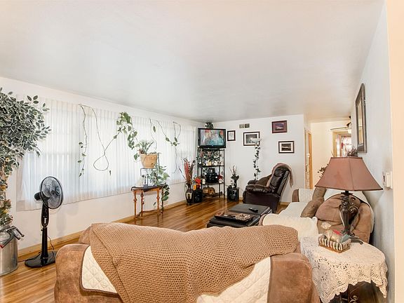 5th image of 709 W 23rd Ave