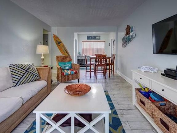 Tasteful Beach Theme...